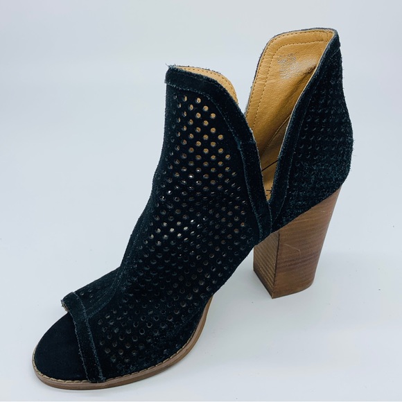 Lucky Brand Women’s Larise Peep Toe Perforated Black Booties Shoes Size 10 - Picture 3 of 10